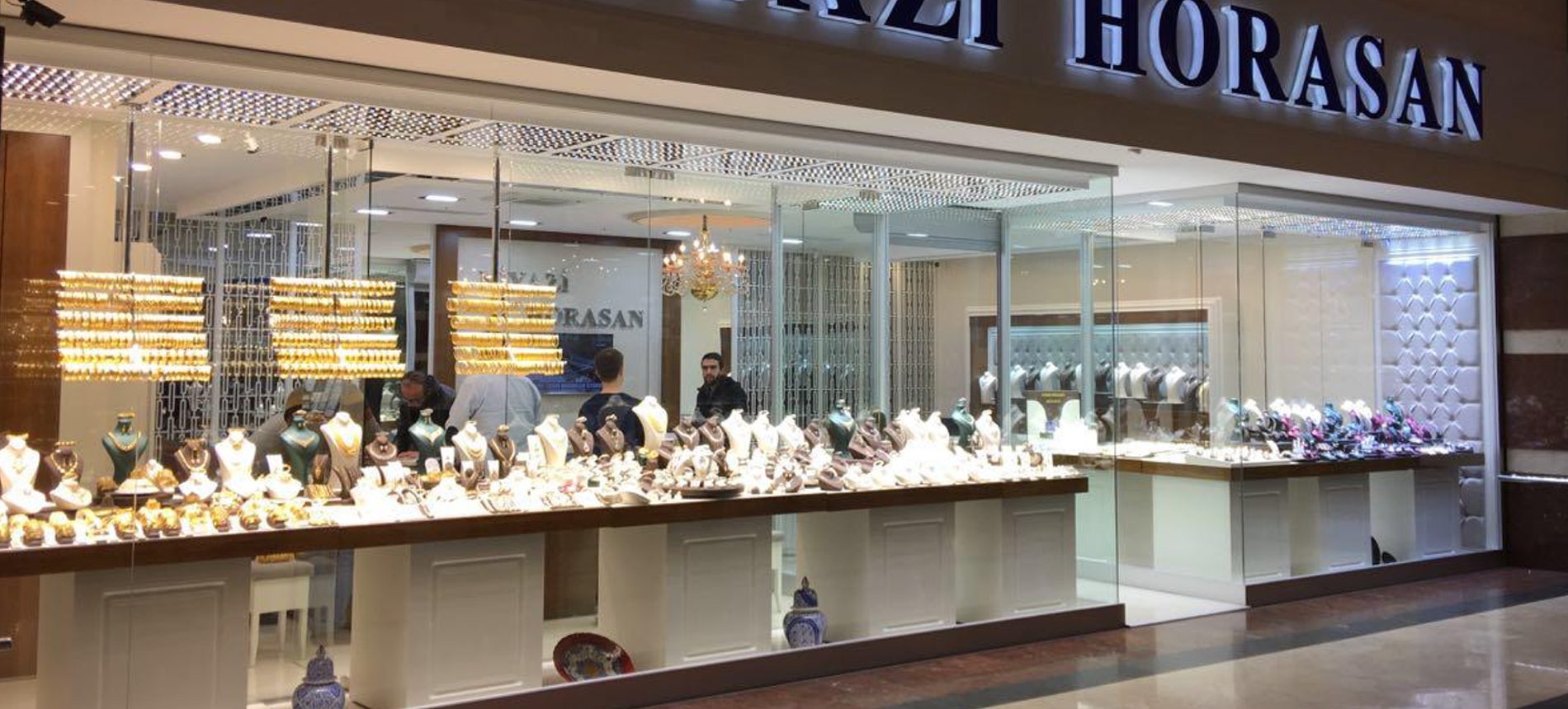 AVM kuyumcu vitrini LED aydınlatması